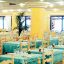 La sala interna del Ristorante del Marina Rey Beach Resort in Sardegna