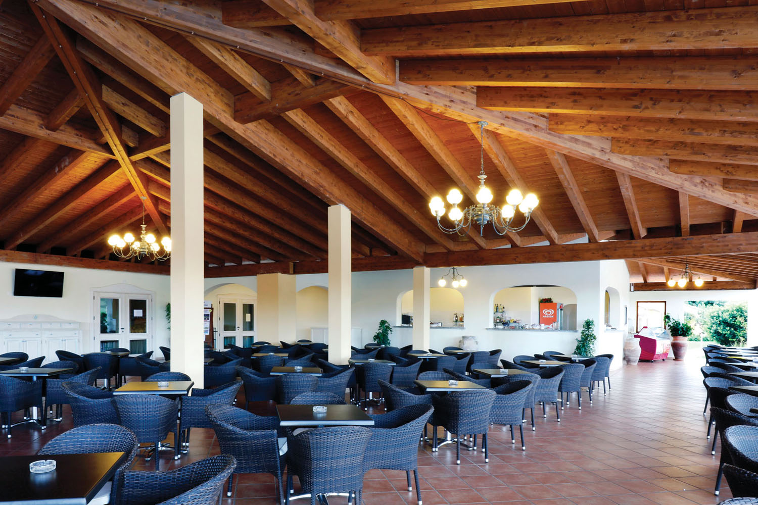 La sala Bar del Villaggio Marina Rey Beach Resort in Sardegna