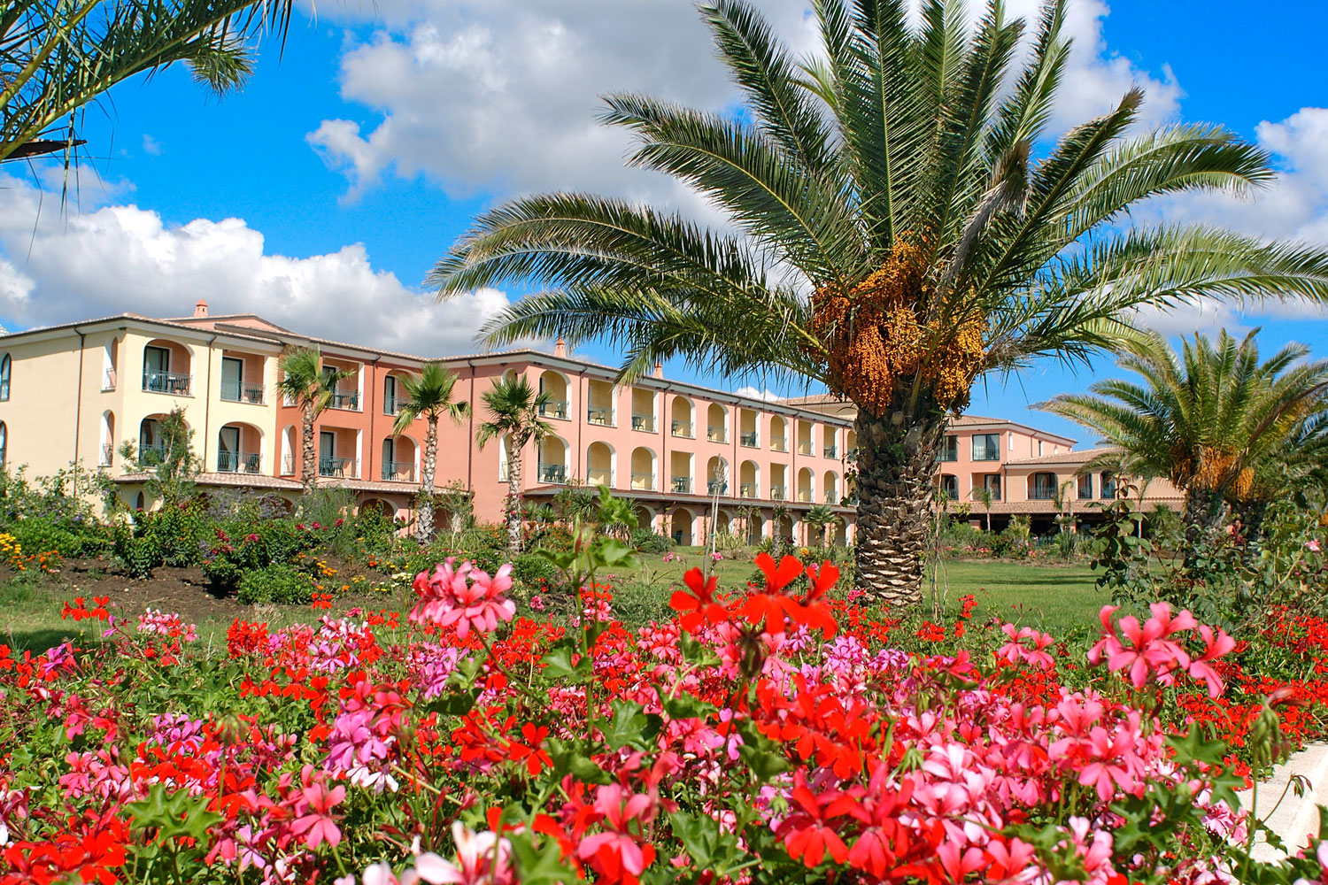 Vista sul giardino del Marina Garden & Beach a Orosei