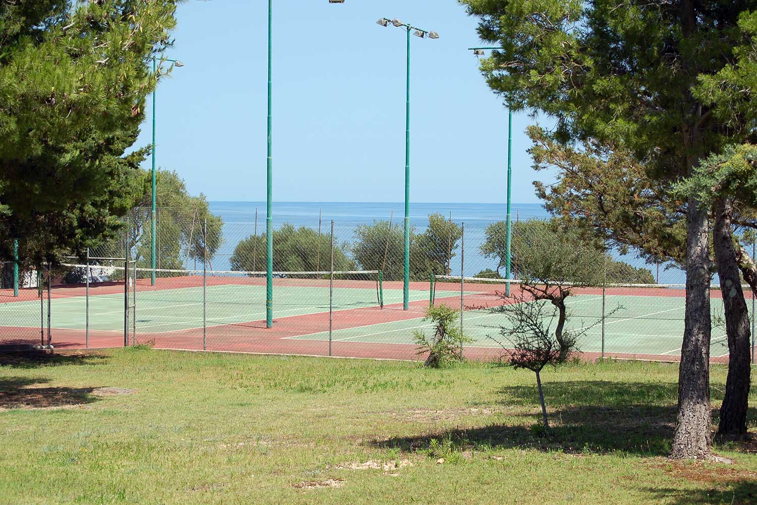 I campi da tennis del Palmasera Village Resort sul Golfo di Orosei