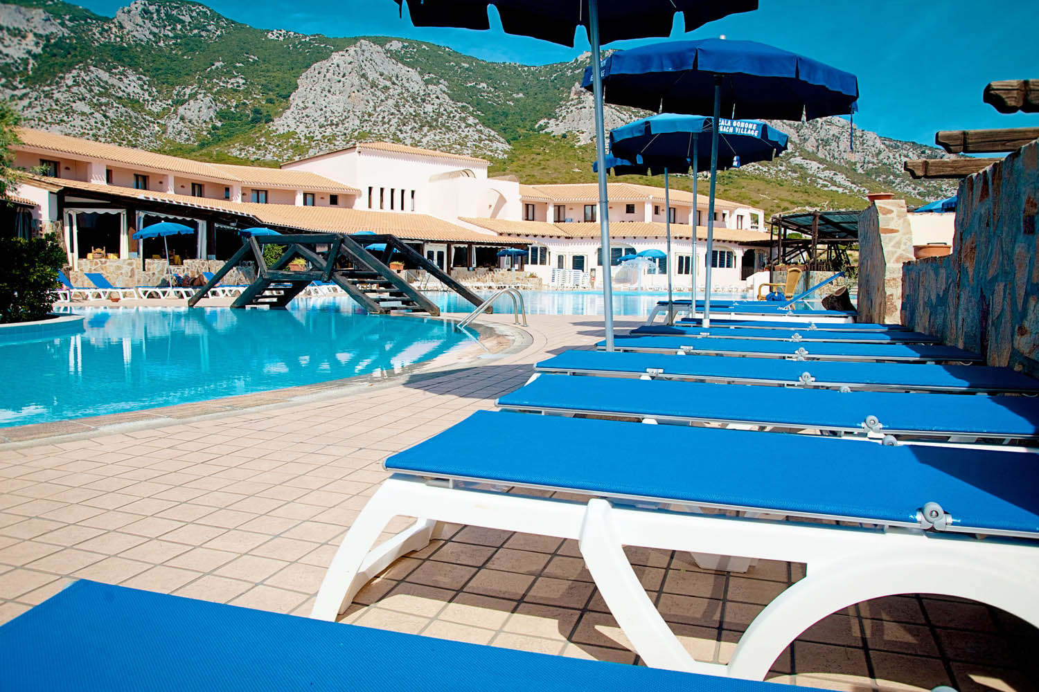 Postazioni piscina Club Esse Cala Gonone Beach Village