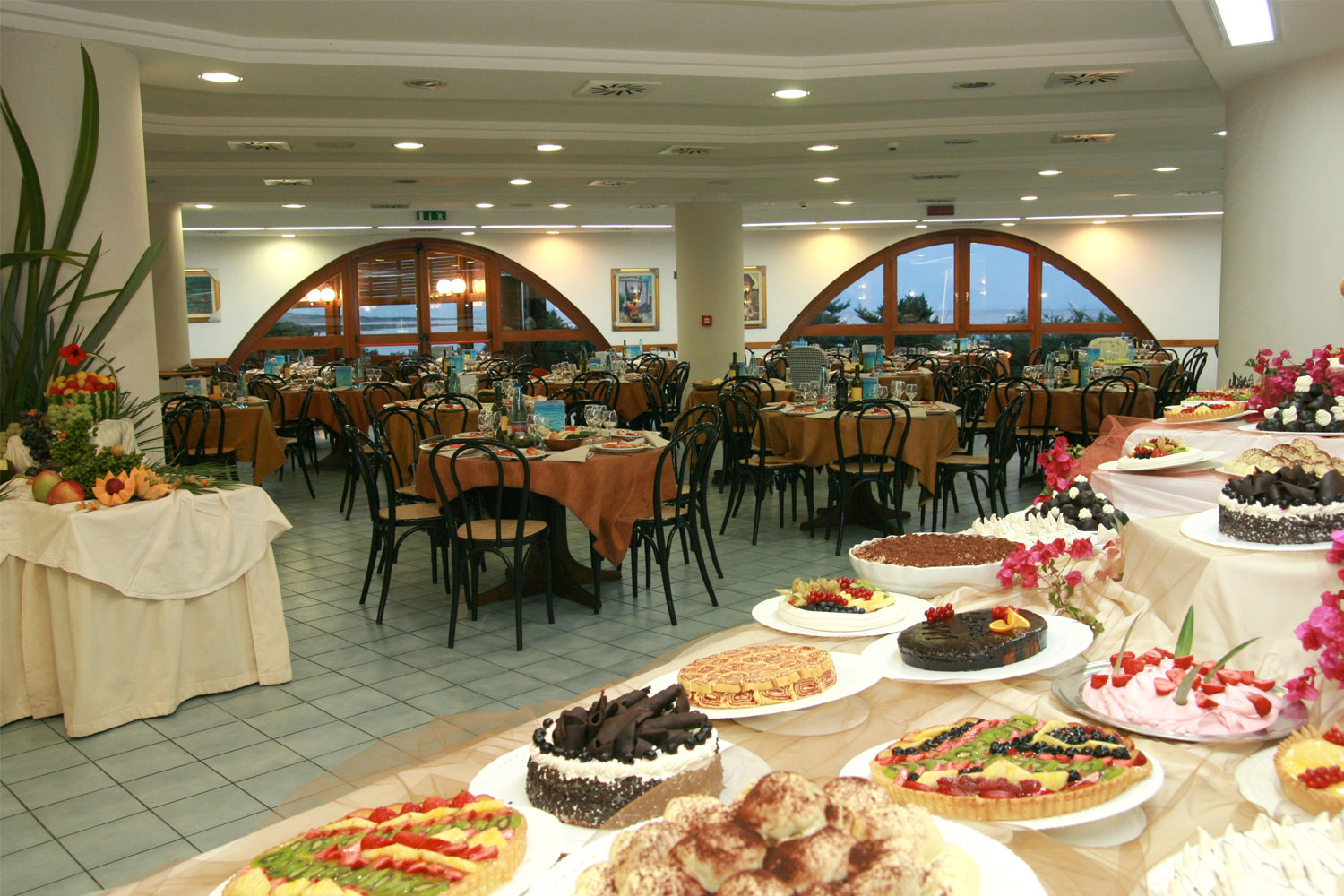 Ristorante a buffet - Club Esse Hotel Roccaruja 3