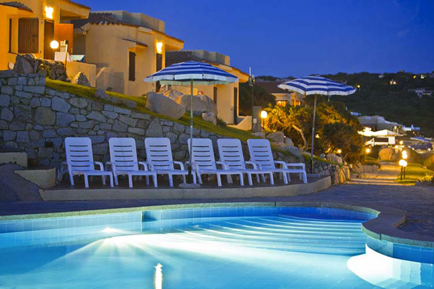 Piscina di notte - Club Esse Shardana Hotel 2